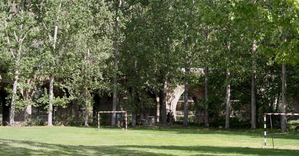Hostel El Lago, Caceres Хараис-де-ла-Вера Экстерьер фото