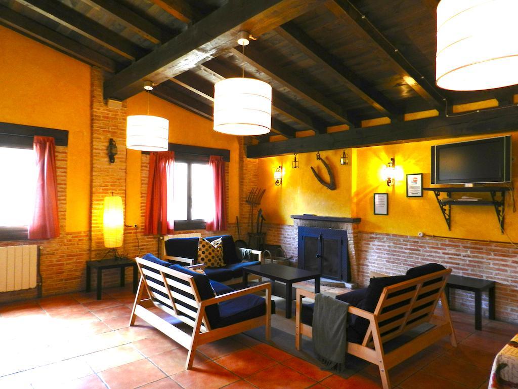 Hostel El Lago, Caceres Хараис-де-ла-Вера Экстерьер фото