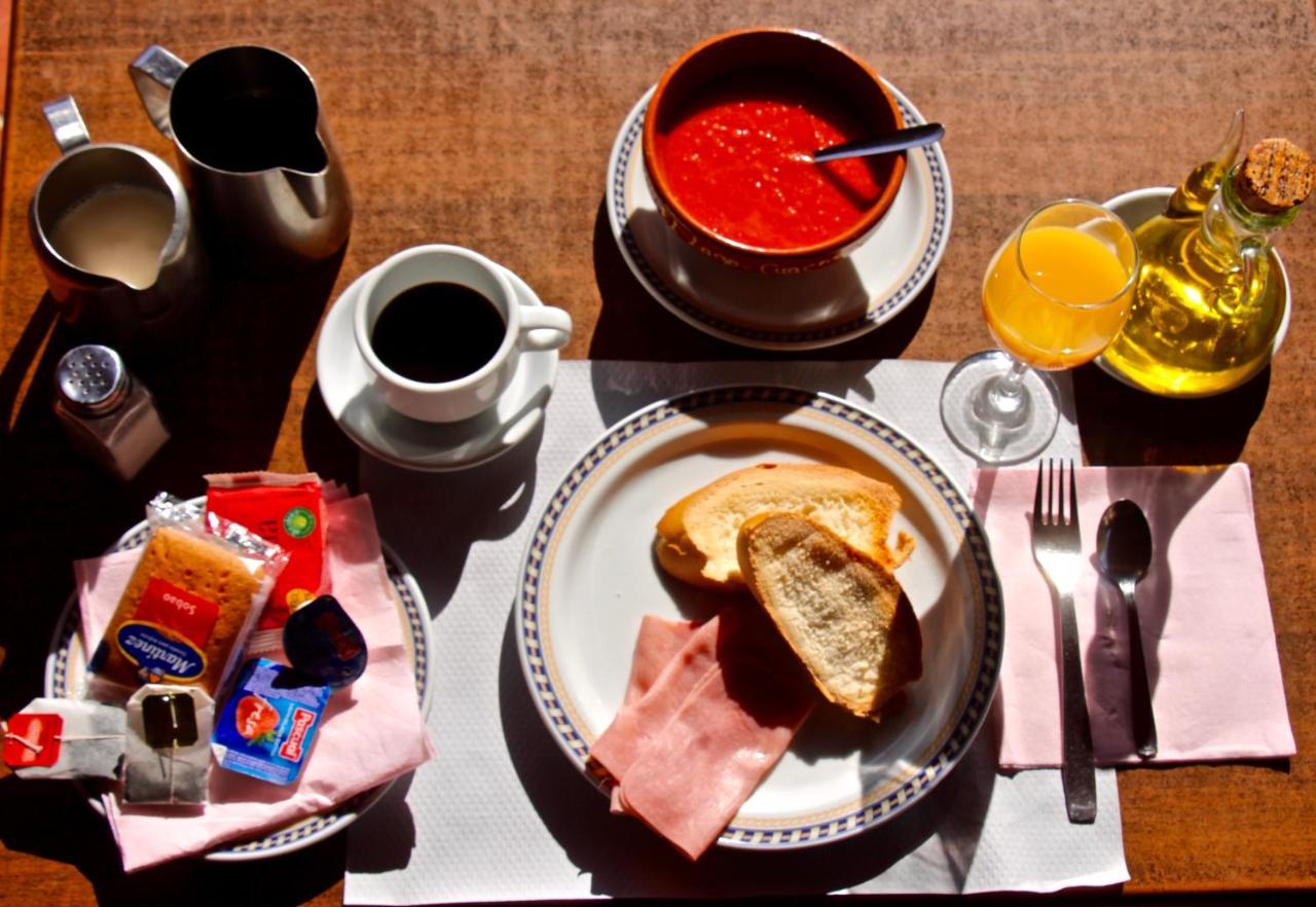 Hostel El Lago, Caceres Хараис-де-ла-Вера Экстерьер фото